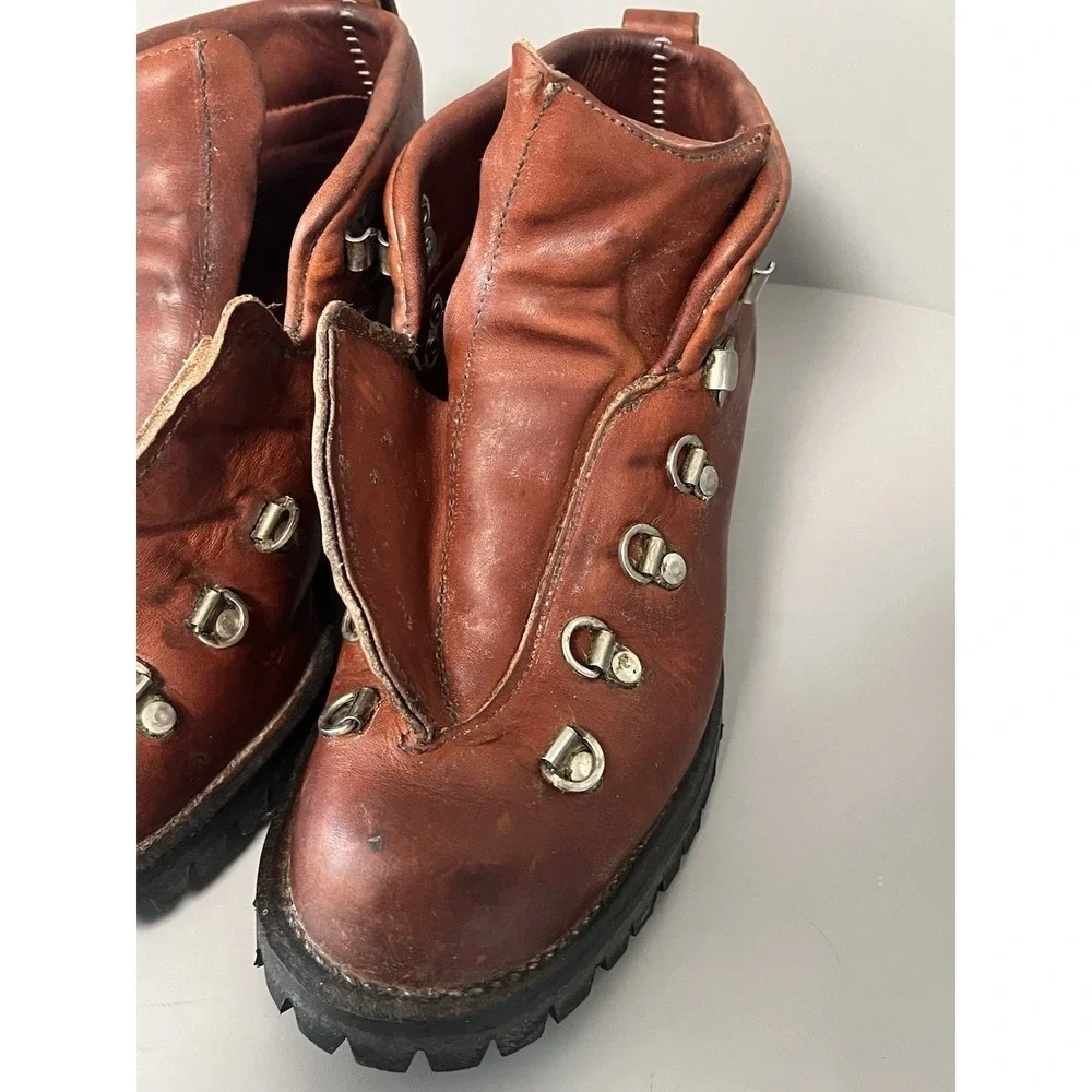 Vtg Danner Mountain light Hiking Boots Men's Size 8 B Leather Vibram - Nice!